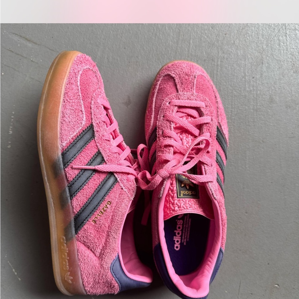 Adidas Women’s Sneakers in Pink and Navy
